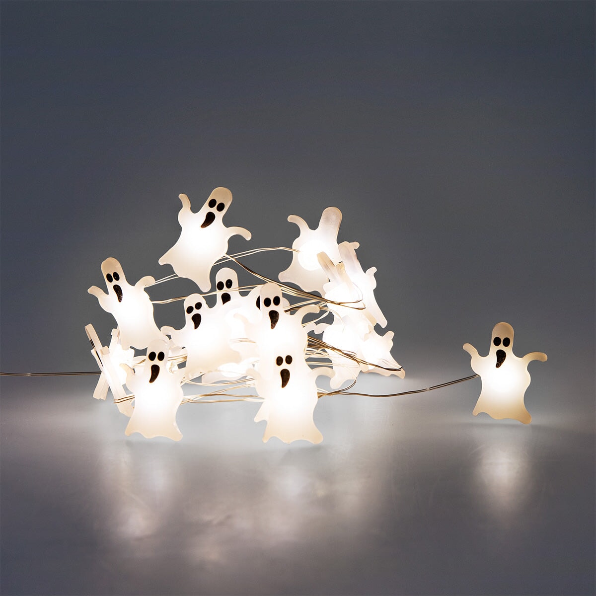 String Lights with Ghosts - 220 cm Home Flying Tiger Copenhagen 