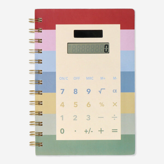 Notebook mit Taschenrechner. Solarbetrieben
